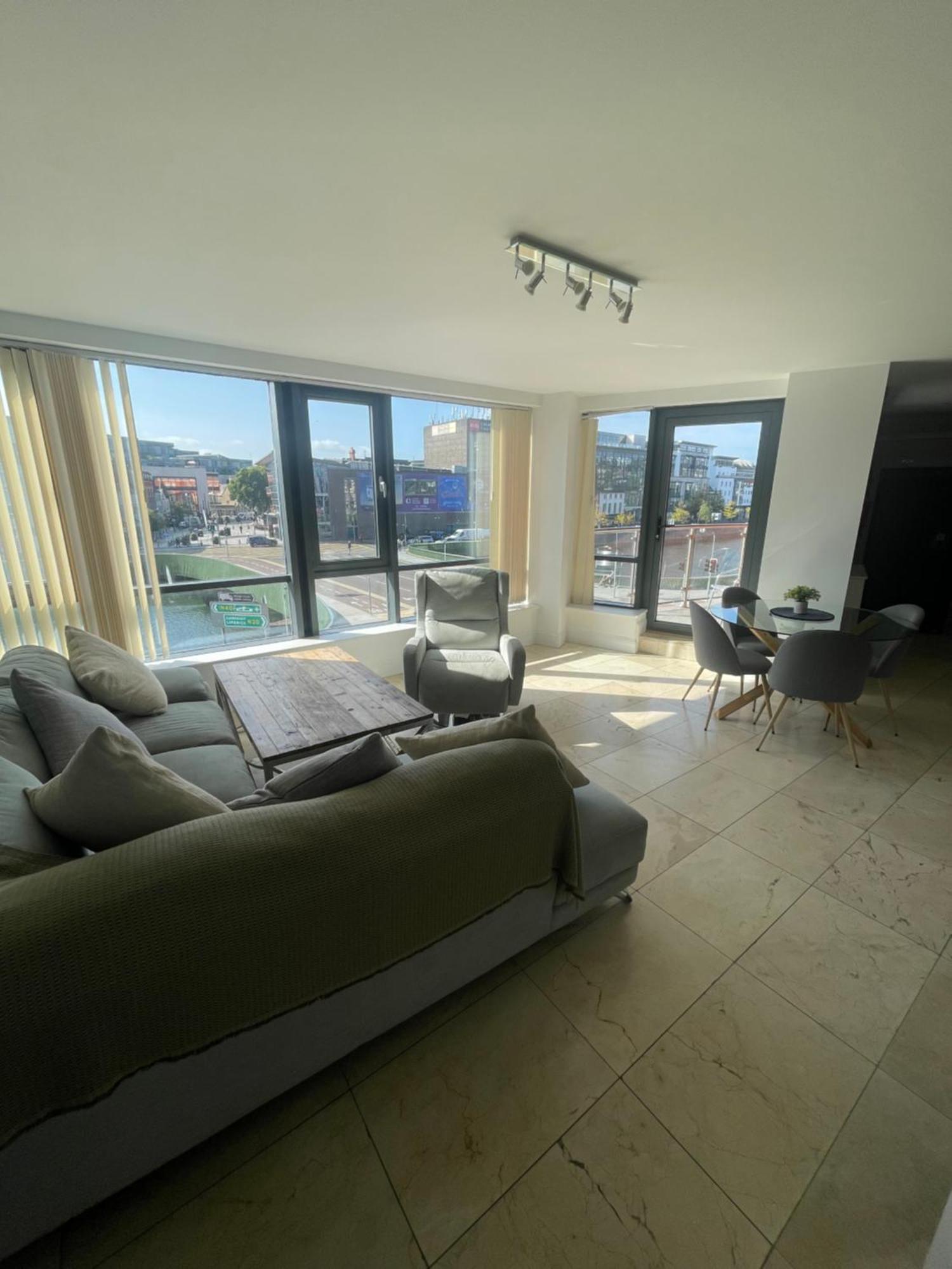 Fabulous And Sunny 2 Bed Apartment, In City Centre Cork Exteriör bild