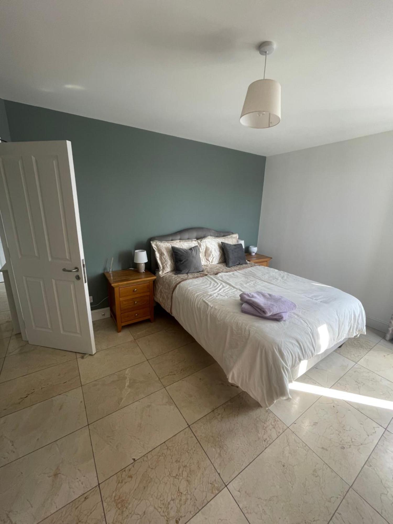 Fabulous And Sunny 2 Bed Apartment, In City Centre Cork Exteriör bild
