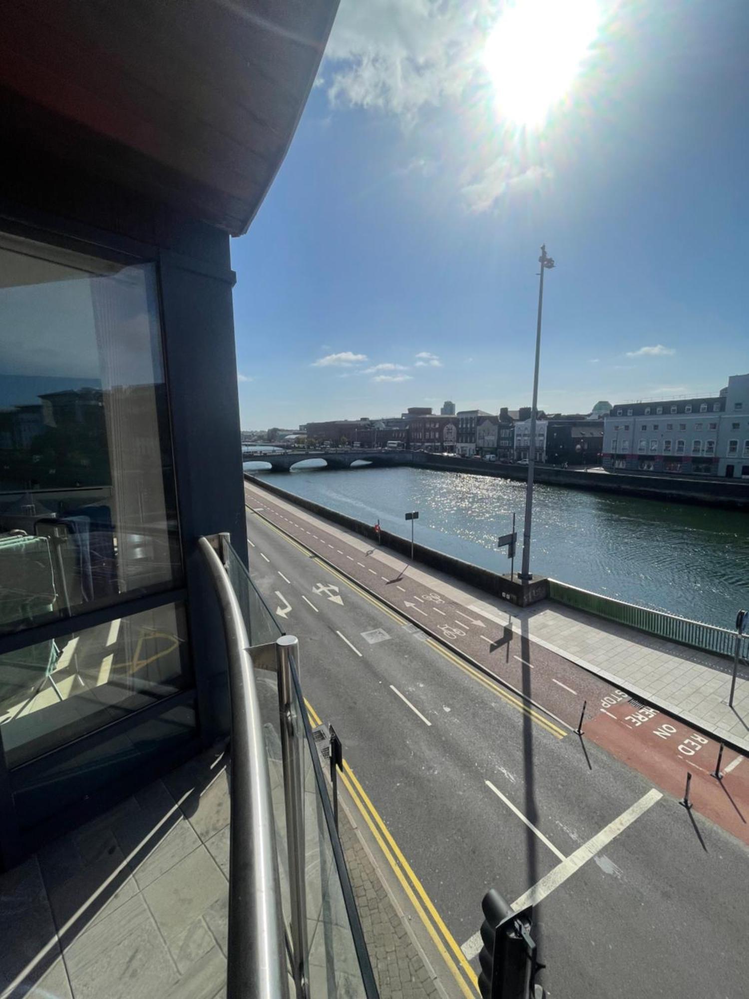 Fabulous And Sunny 2 Bed Apartment, In City Centre Cork Exteriör bild